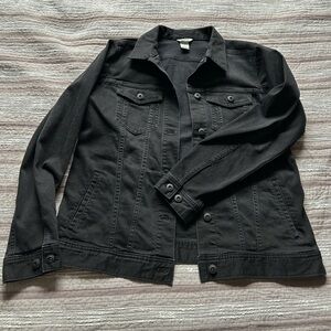 Duluth women’s black jean jacket medium